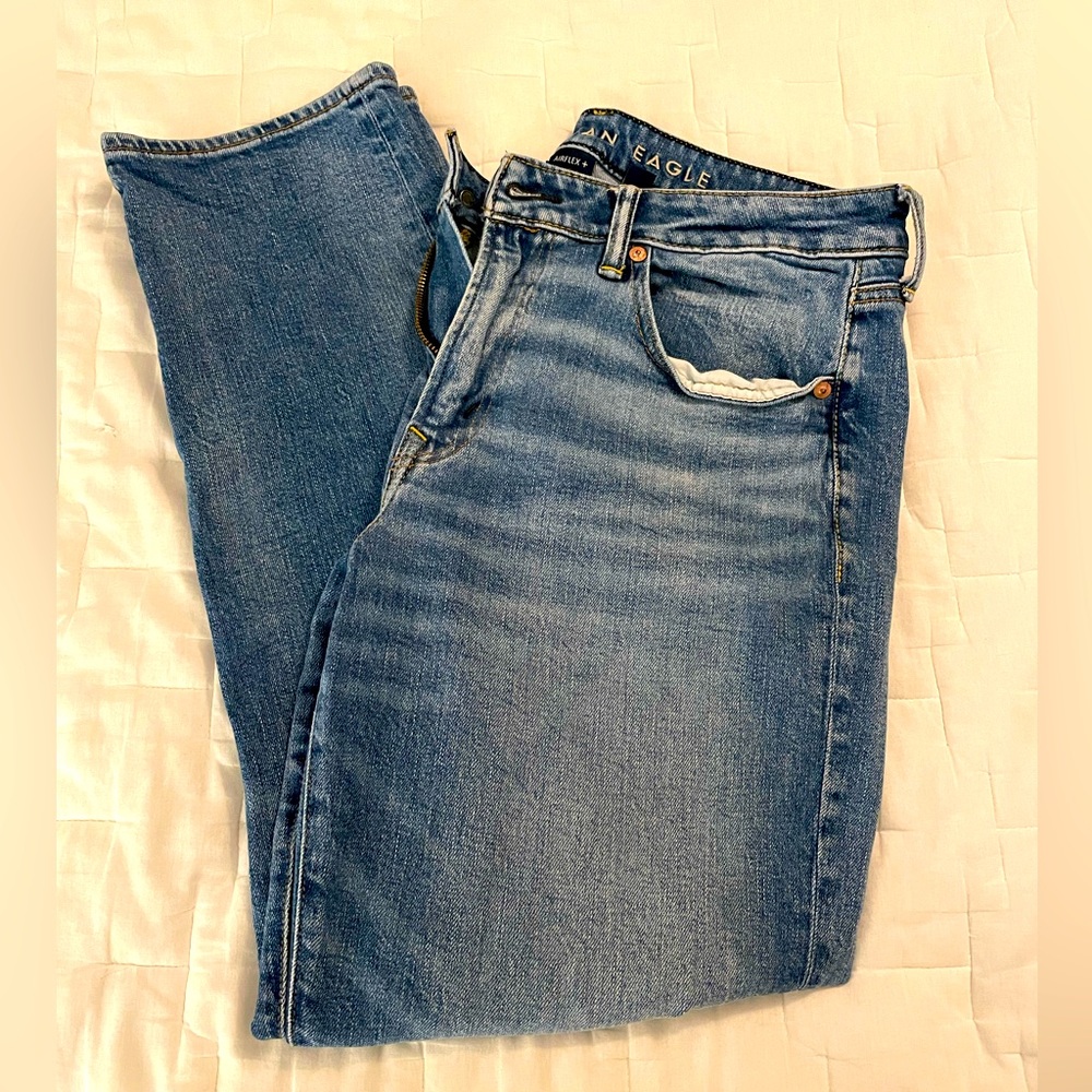 AE AirFlex + Athletic Straight Medium Wash